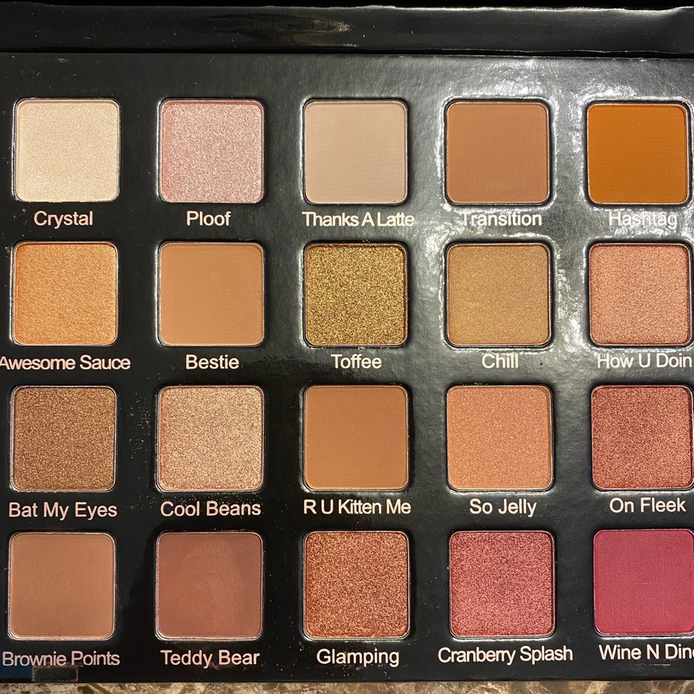 Violet Voss HG (holy grail) Eyeshadow palette
